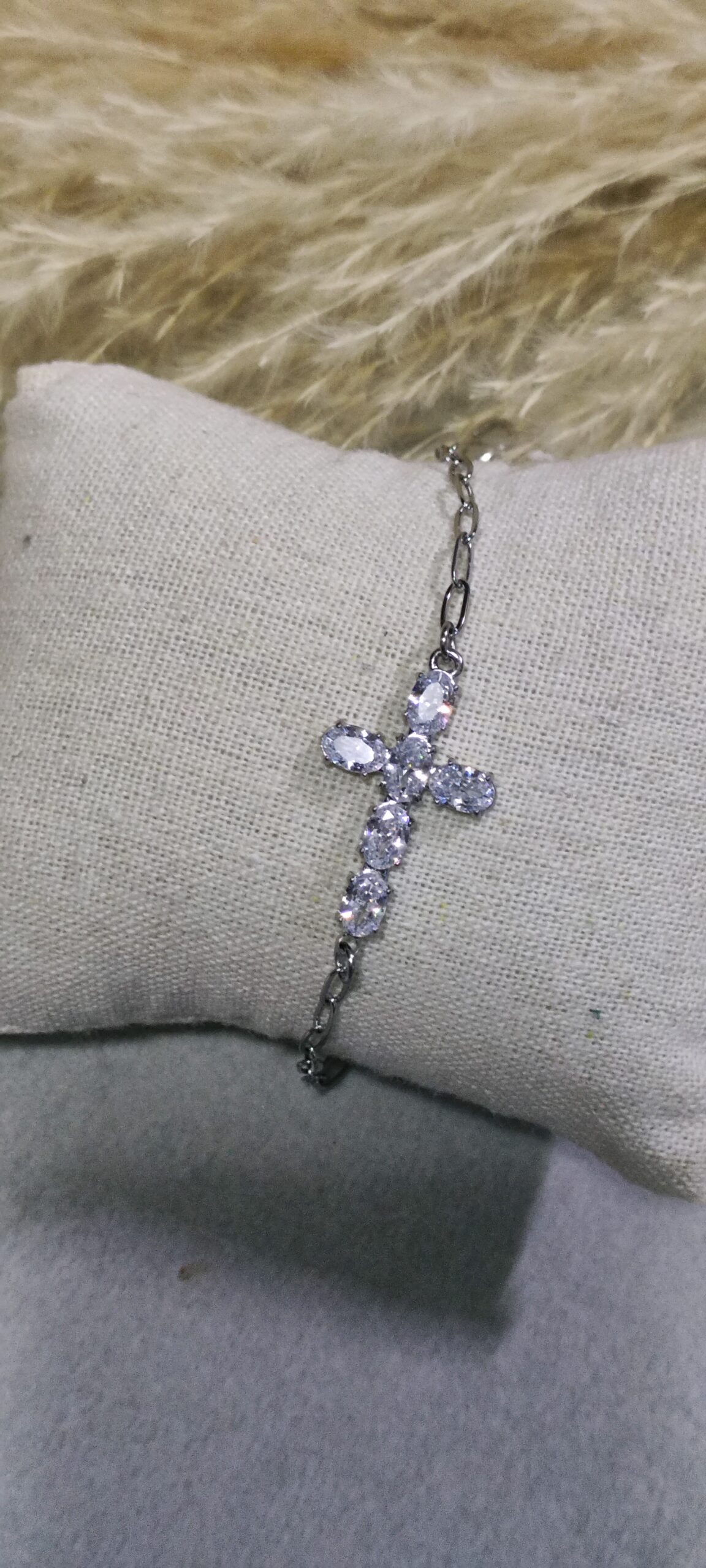 felia cross hand chain - Image 3