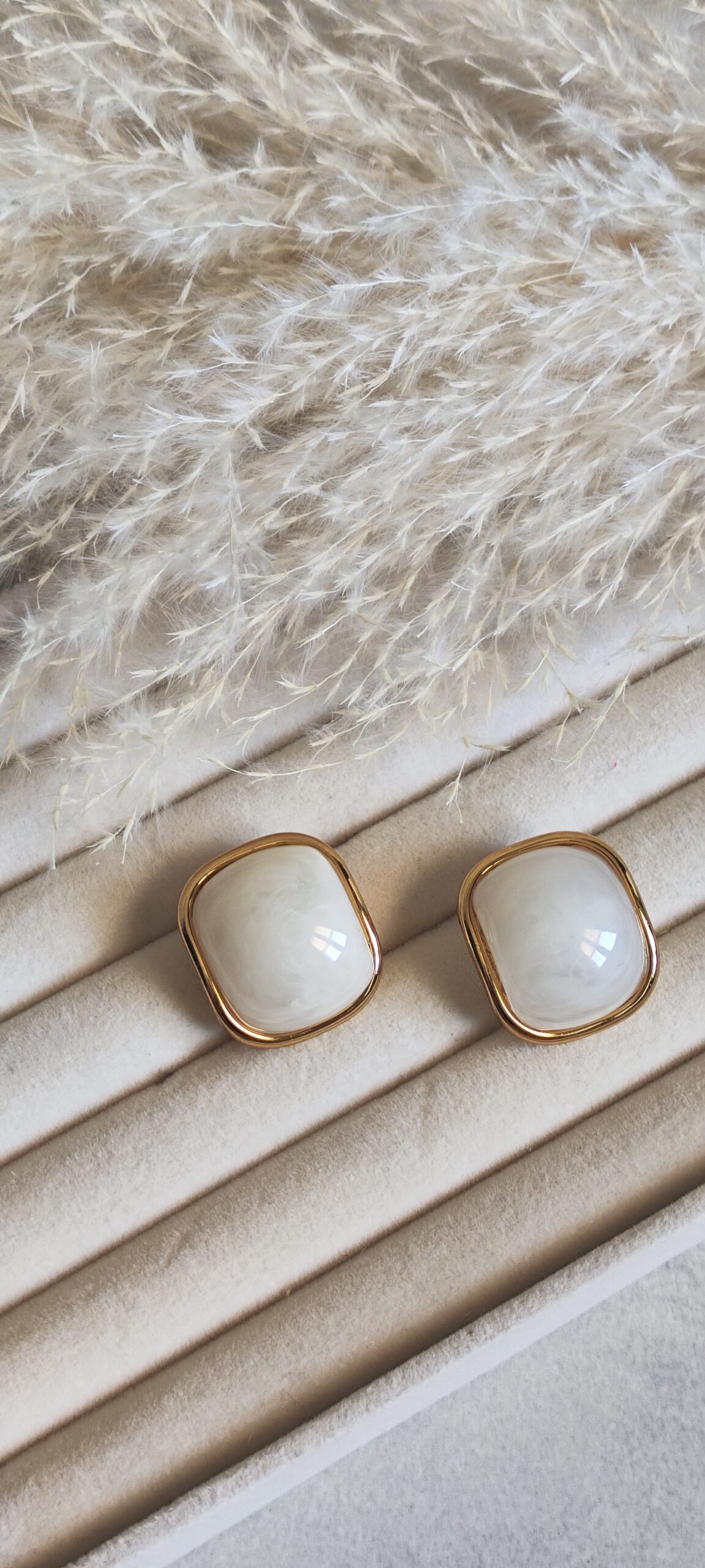 calco cube earrings